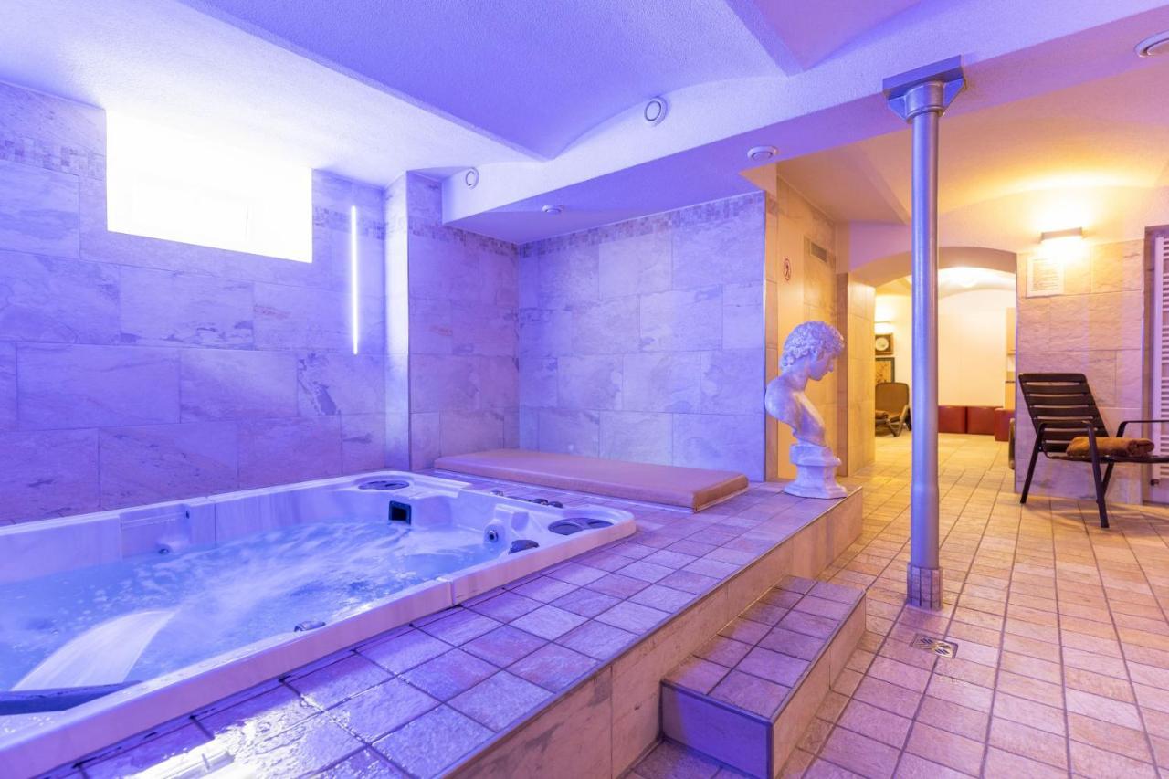 Active & Wellness Hotel Subterra Ostrov  Exterior photo