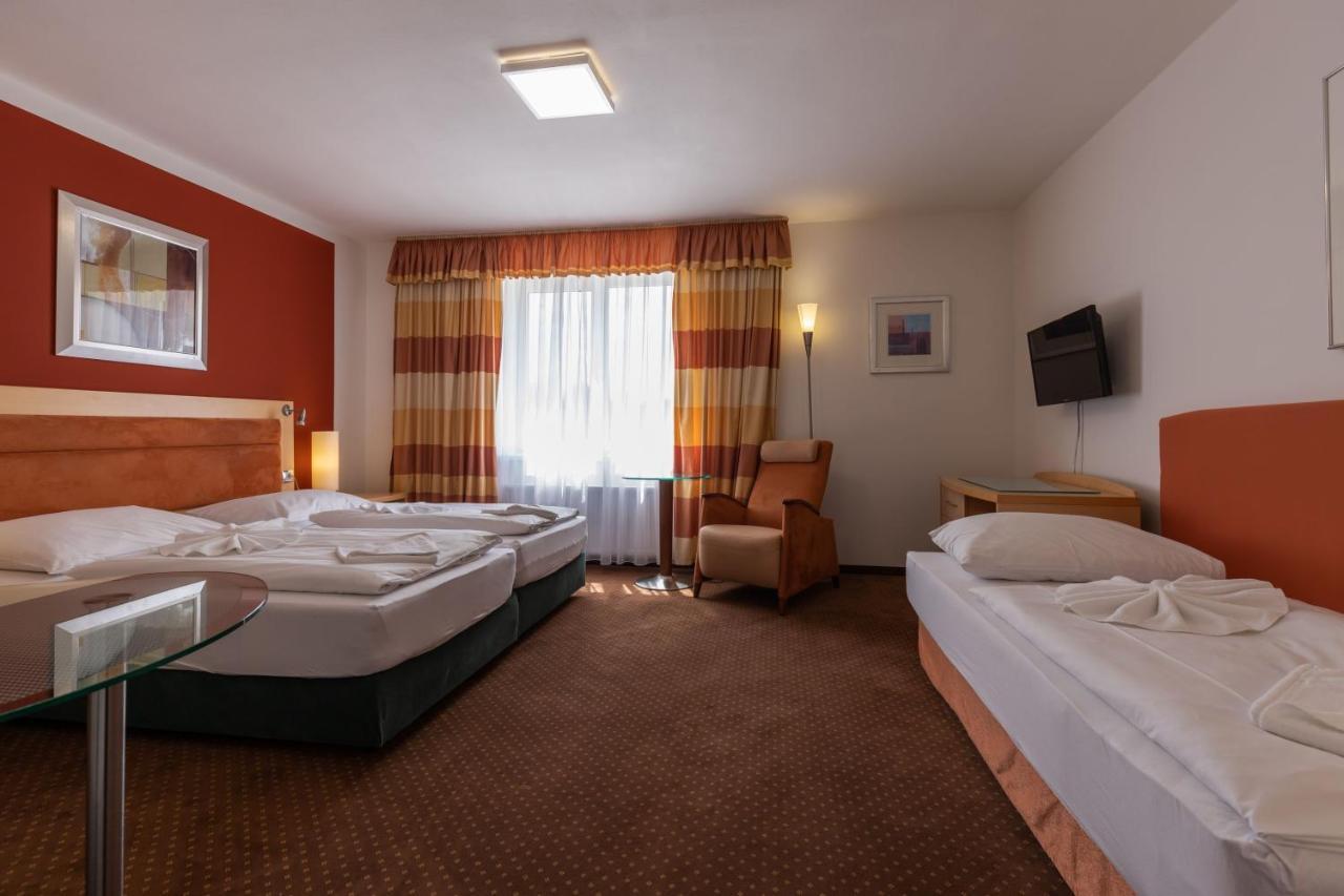 Active & Wellness Hotel Subterra Ostrov  Exterior photo