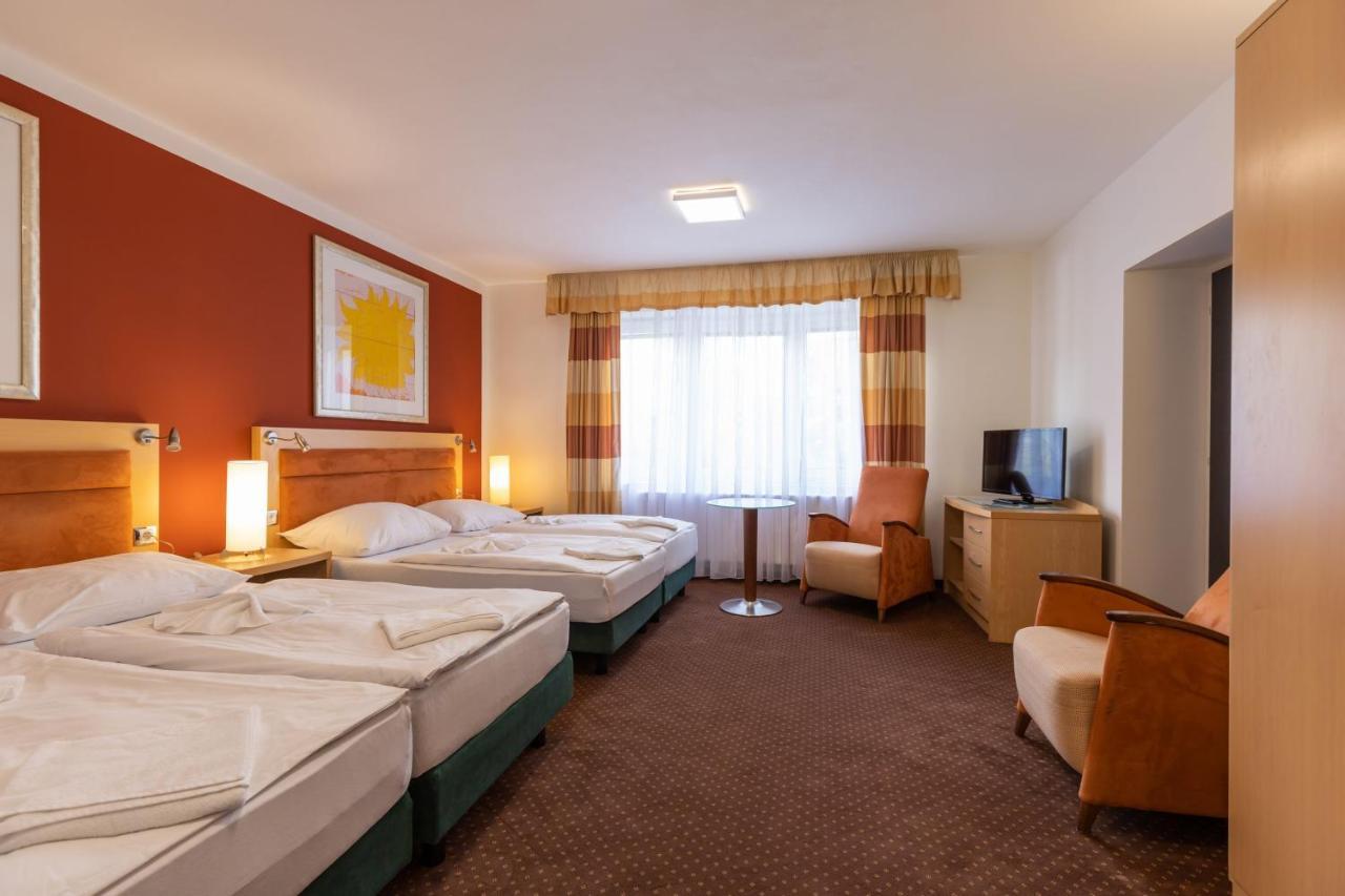 Active & Wellness Hotel Subterra Ostrov  Exterior photo