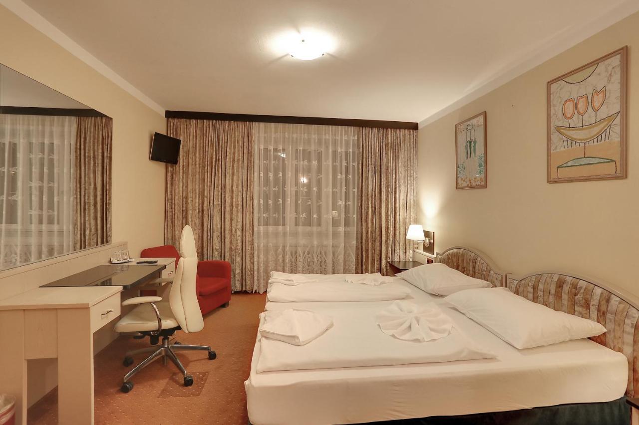 Active & Wellness Hotel Subterra Ostrov  Room photo