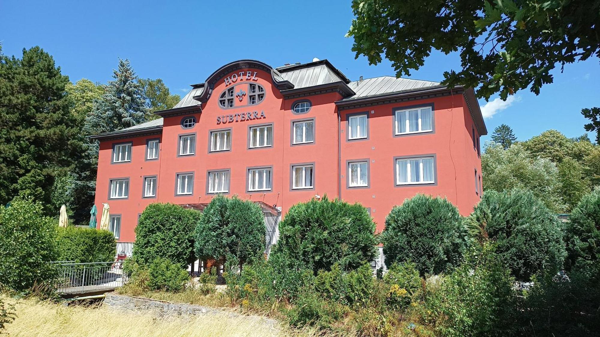 Active & Wellness Hotel Subterra Ostrov  Exterior photo