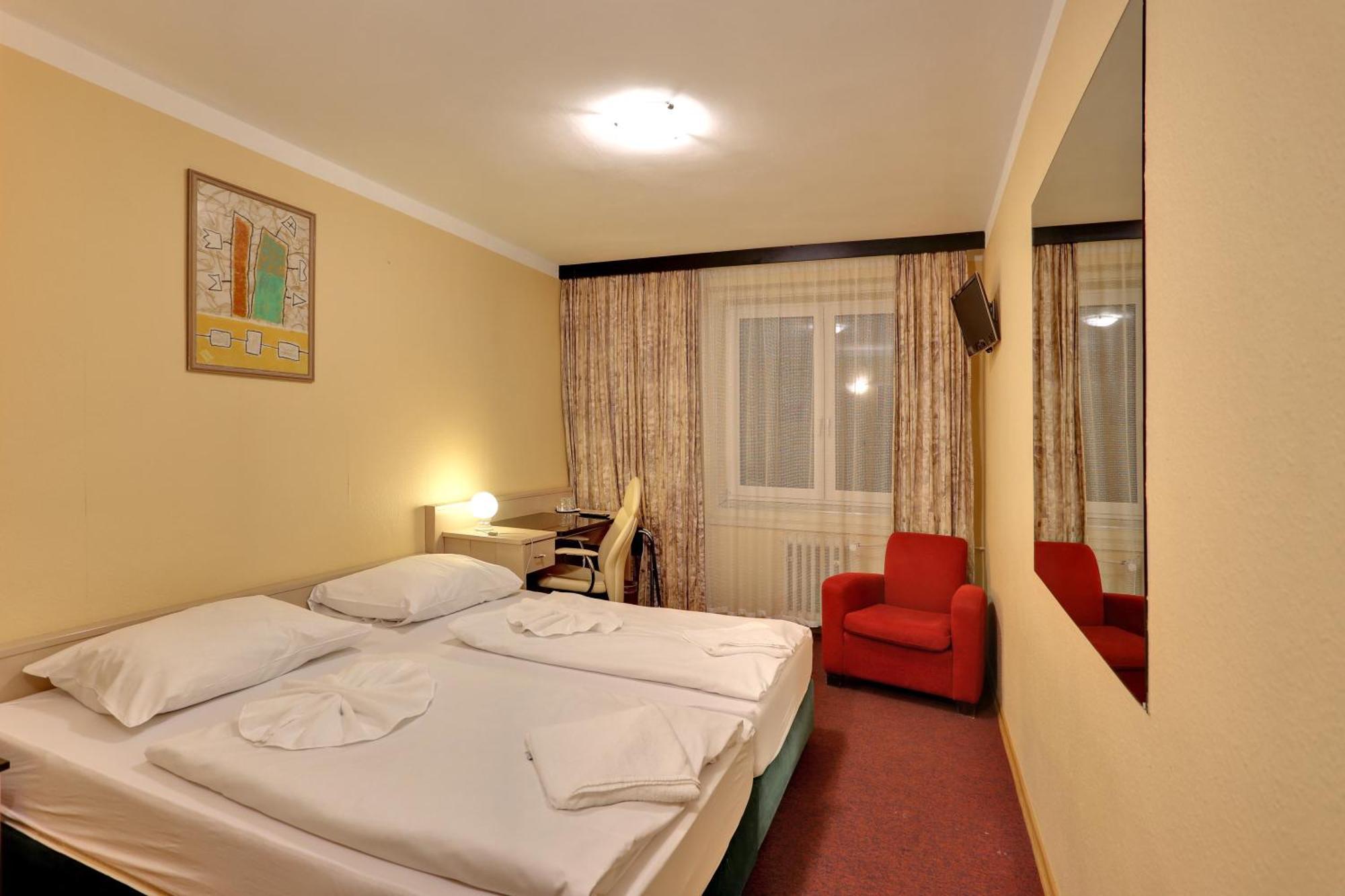 Active & Wellness Hotel Subterra Ostrov  Room photo