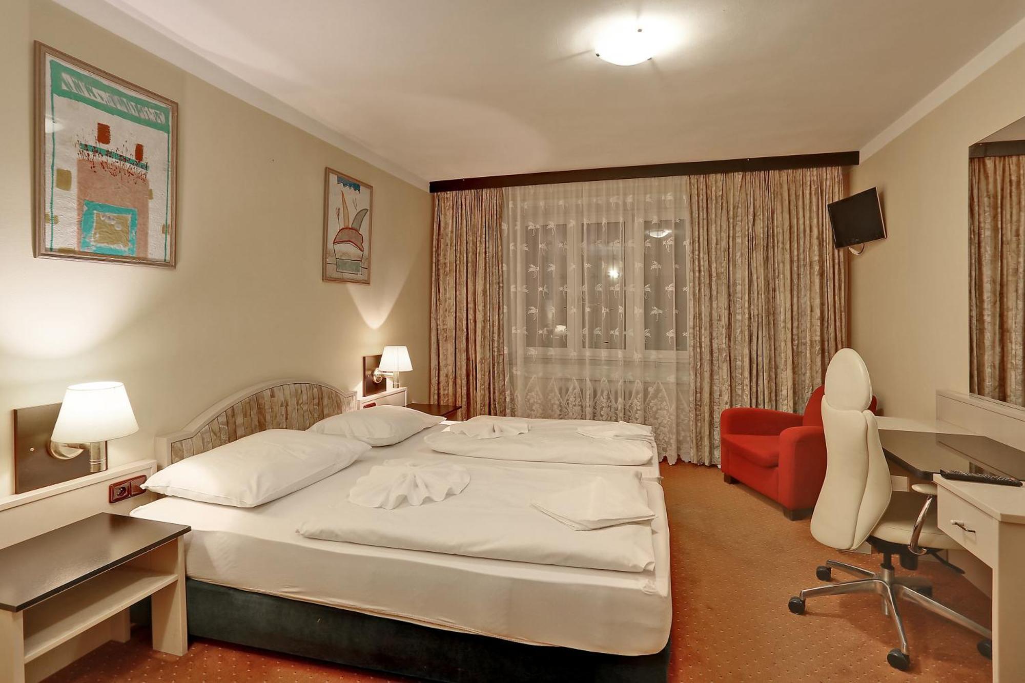 Active & Wellness Hotel Subterra Ostrov  Room photo