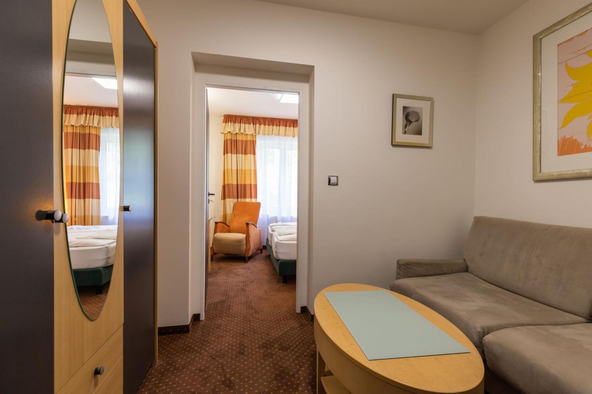 Active & Wellness Hotel Subterra Ostrov  Room photo