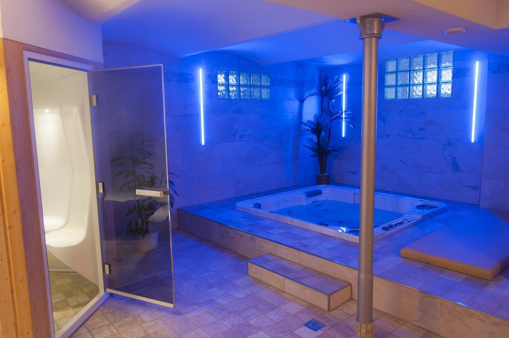 Active & Wellness Hotel Subterra Ostrov  Exterior photo