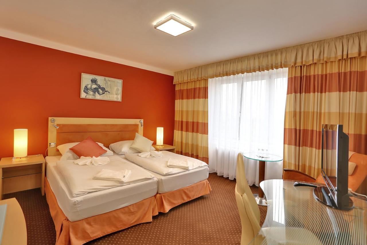 Active & Wellness Hotel Subterra Ostrov  Exterior photo