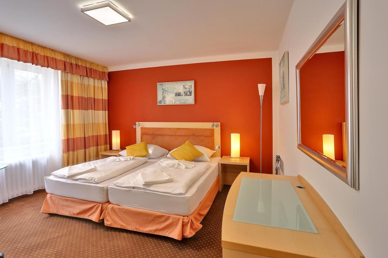 Active & Wellness Hotel Subterra Ostrov  Exterior photo